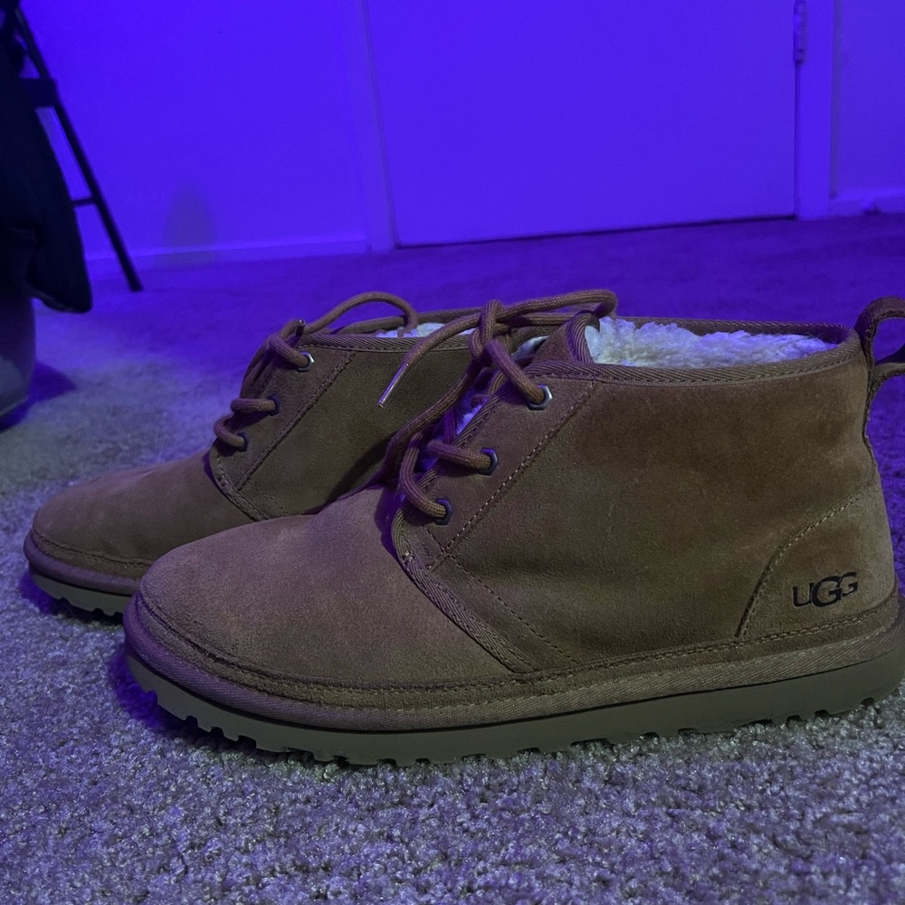 Brian UGG - size 11 - beige color - comfortable